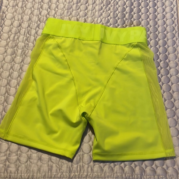 Ivy Park Cycling Short size M NWT - Picture 4 of 6